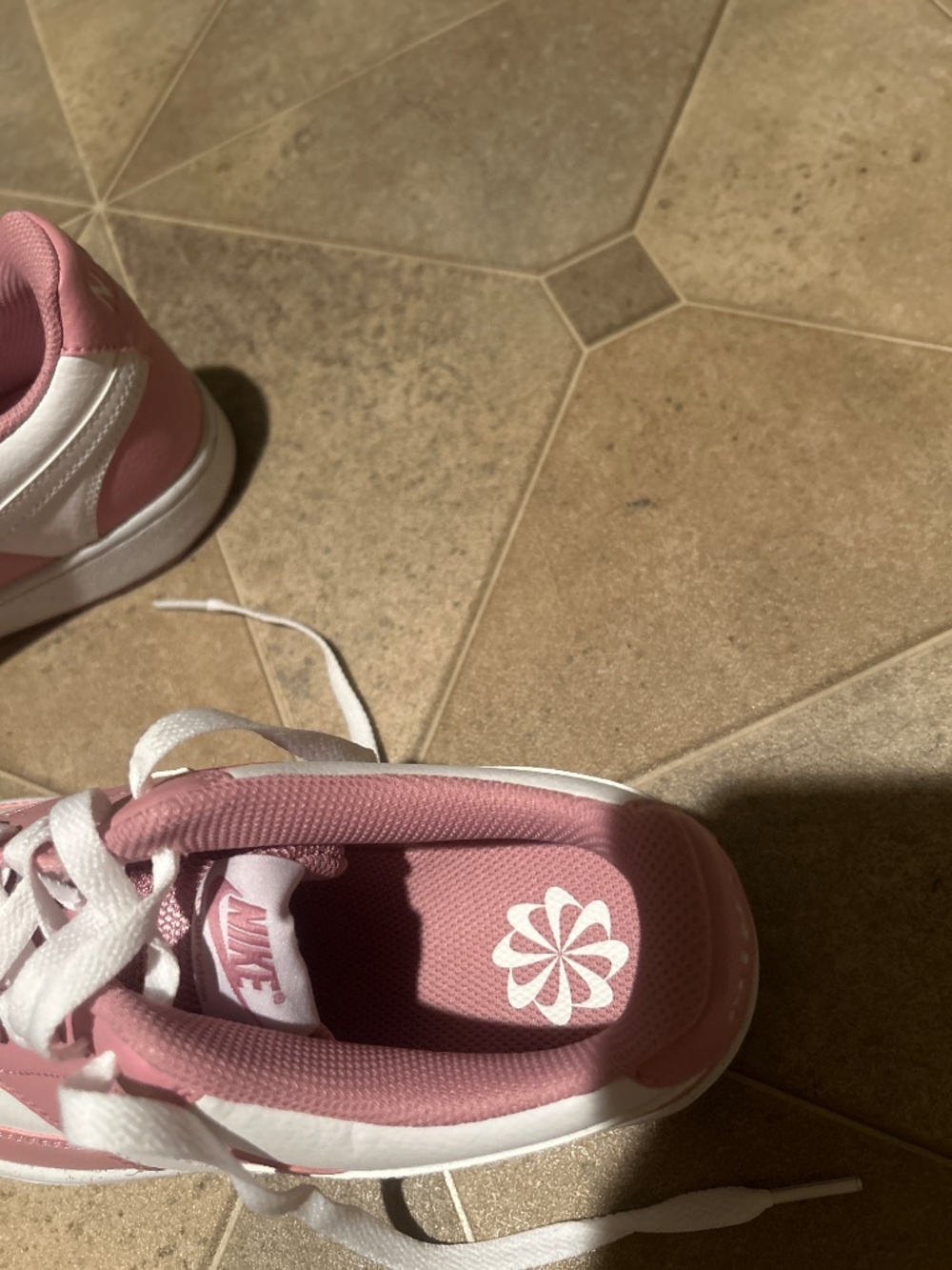Women’s Nike sneakers - Picture 4 of 4